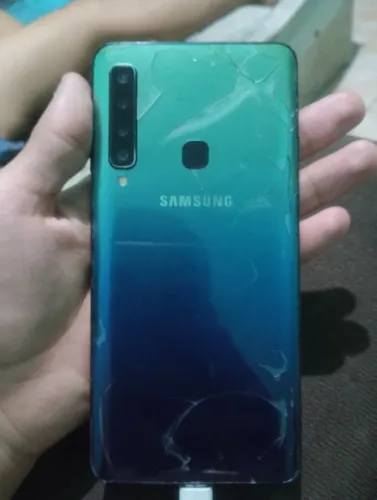 Vendo ou troco GALAXY A9 2018 6 DE RAM 128GB