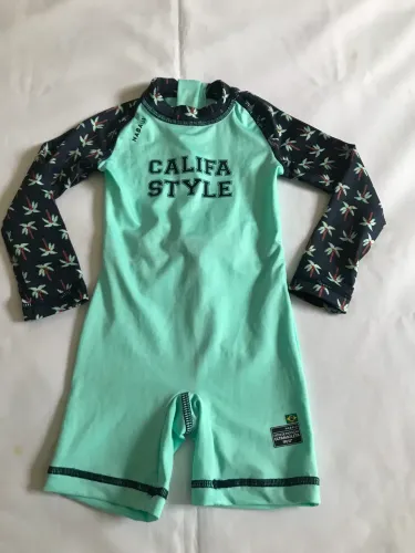 Macacão curto/ Praia e Piscina/ FPU 50+ /1 ano