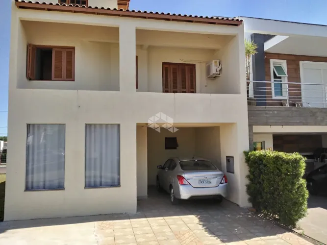 Casa em condomínio fechado no Bairro Jardim Planalto.