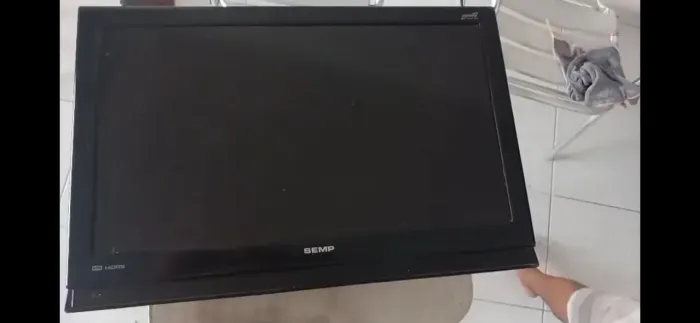03 Smartv's com defeito, ligam, tela funcionando.