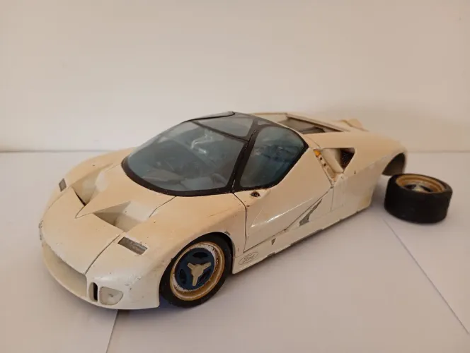 Maisto - Sucata Miniatura Ford GT90