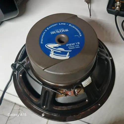 Vendo esse SUBWOOFER de 12 polegadas da bravox modelo antigo 