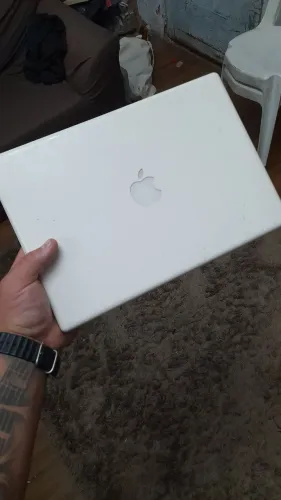 Mac book White