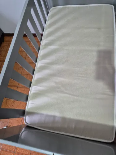 Berço com colchão 
