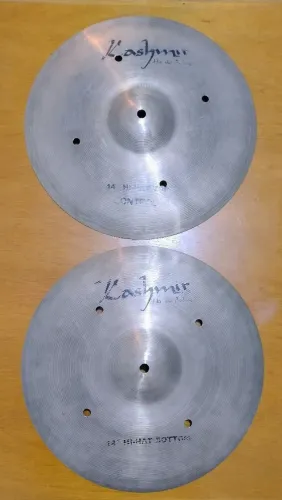 *HiHat 14" Kashmir Liga B20*<br>Customizado <br>Sonzeira! Som grave<br>Muito volume<br>*R$ 750,00*