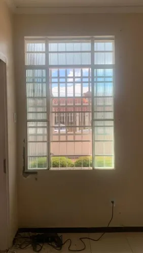 Janela de grade de ferro com vidro para sala de estar