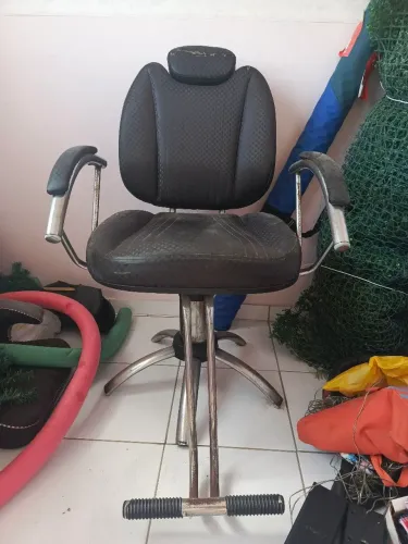 Vende se cadeira de barbeiro