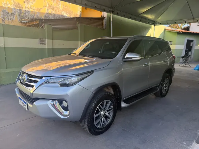 Toyota Hilux SW4 SRX 4X4 2.8 TDI 16V Dies. Aut. 2016