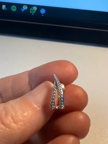 Brinco Vivara em ouro branco e diamantes.