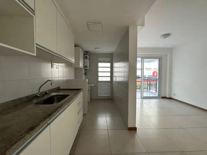 Apartamento para Locação em Florianópolis, Abraão, 2 dormitórios, 1 suíte, 2 banheiros, 1