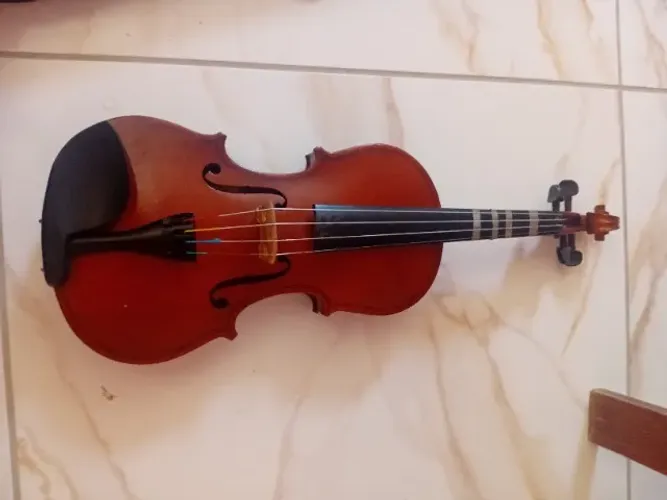 Violino usado com estojo - para estudo ou conserto