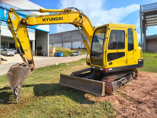 Escavadeira hidráulica Hyundai R80-7 8 toneladas ano 2013