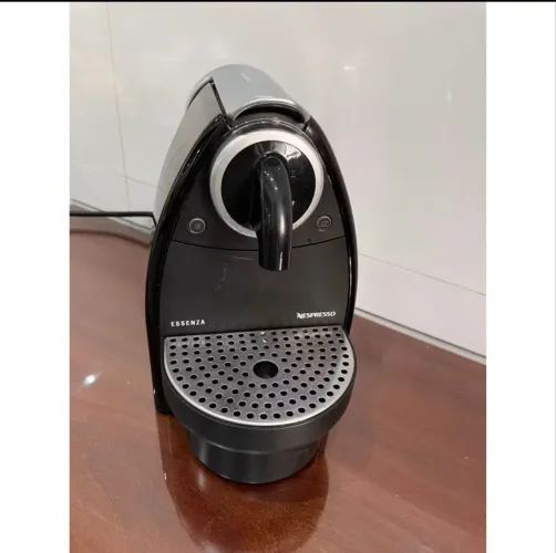 Máquina Nespresso Essenza