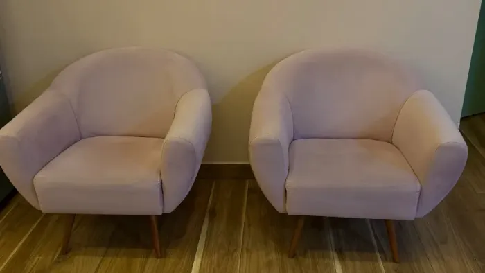 Par de Poltronas Rosa-Claro Reformadas - Pés Palito