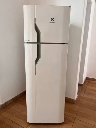 Vendo geladeira 220v