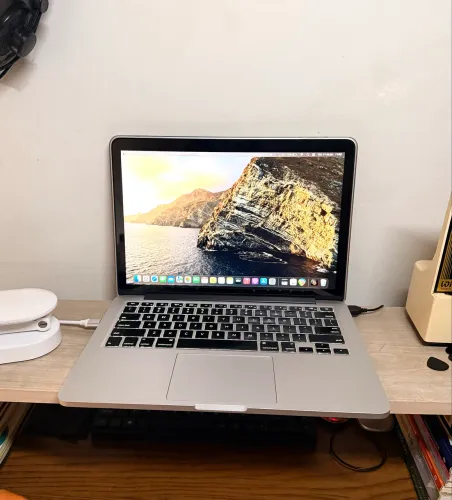 MacBook Pro Apple com carregador original 
