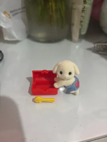 Sylvanian Families - Coelho Flora com Caixa de Ferramentas