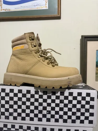 Bota caterpillar original. Tamanho 40.