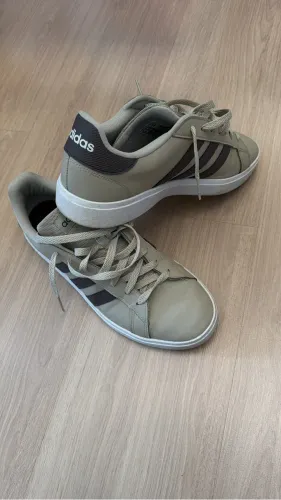 Tenis Adidas n 42 ORIGINAL