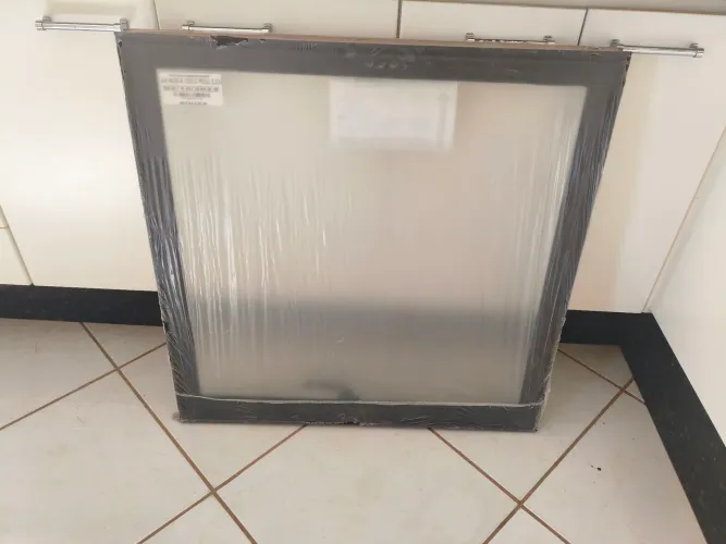 Vitro maxiar 80x80, alumínio preto, alto padrão, novo, sem uso 
