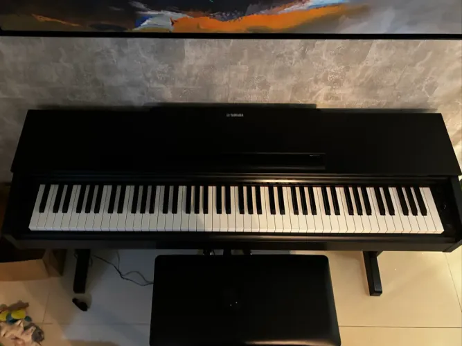Piano Digital Yamaha Arius YDP-103 - 88 Teclas Pesadas - Completo + Banco e Pedal Triplo