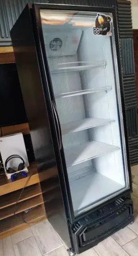 Geladeira expositora de bebidas