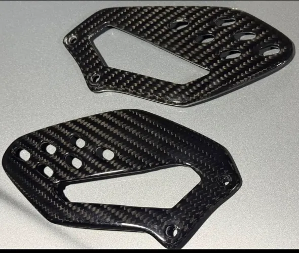 APOIO DE PEDALEIRA FIBRA DE CARBONO S1000rr