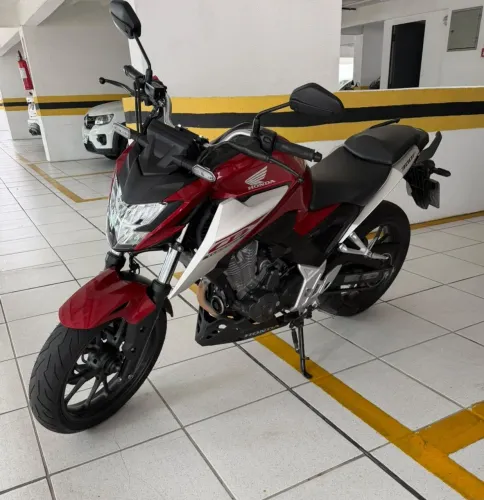 Moto Honda CB300F