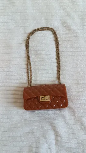 Bolsas Femininas Caramelo e Preta com Detalhes