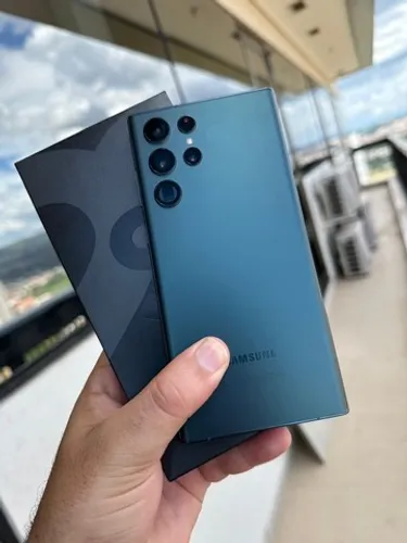 Samsung Galaxy s22 ultra na caixa // sem detalhes 
