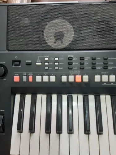 Teclado yamaha psr s 650 perfeito estado