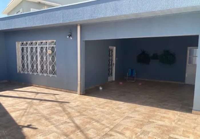 Casa Térrea com Edícula no Jd. Santa Maria em Jacareí-SP
