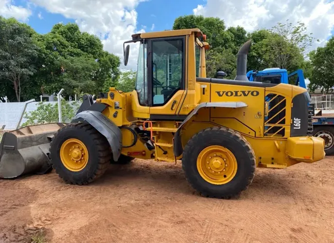 Pá Carregadeira Volvo L60F ano 2018 com 7800 horas, em SP