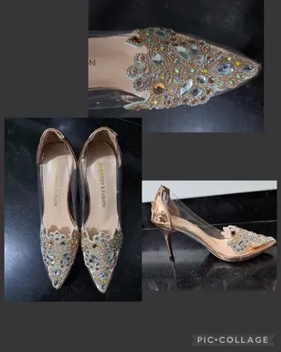 Scarpin de Vinil com Pedraria 