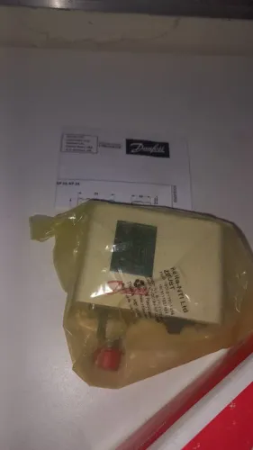 Pressostanto  danfoss KP36, para sistemas.