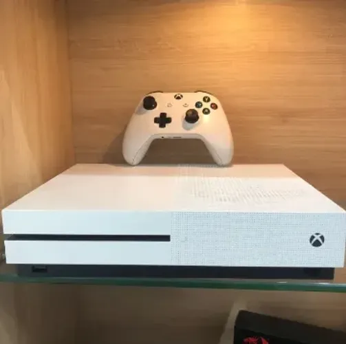 Xbox One S 500gb + 1 controle - até 12x sem juros, Loja Física