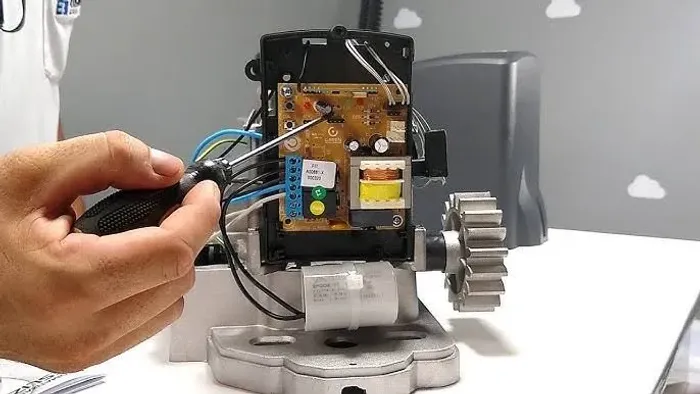 Manutenção em motor de portão em geral 