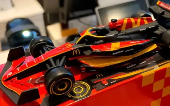 Miniatura F1 Mc Donalds