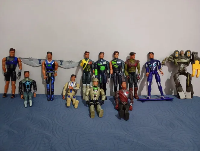 Bonecos Max Steel