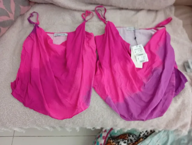 Duas blusas e uma saia 