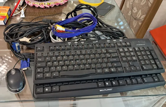 Cabos variados para PC .