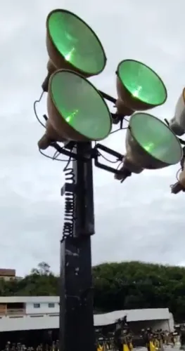 Torre iluminaçao marca terex com motor Kubota 4 lâmpada 1000 watts revisada 