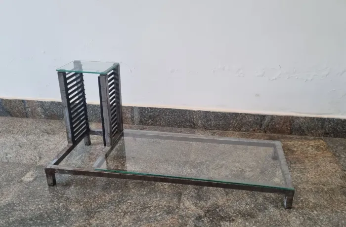 Antiga Mesa/ Mesinha de Bancada para Som com Porta CDs em Ferro - Anos90
