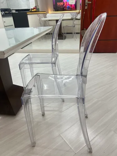 4 Cadeira acrílica