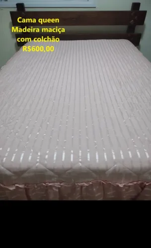 Cama de casal - Madeira maciça c/ colchão excelente estado