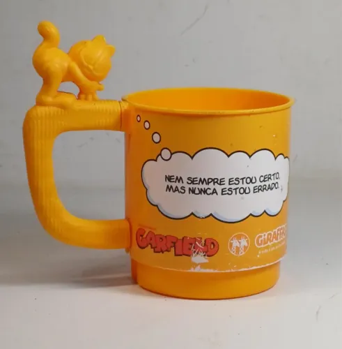 Caneca Garfield Giraffa