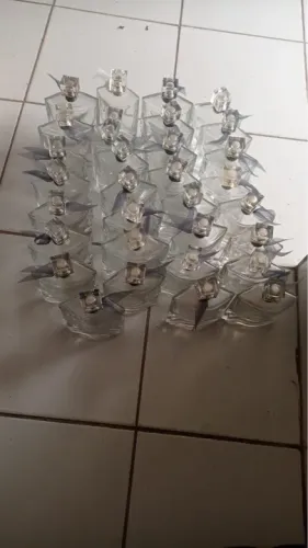 47 FRASCOS Perfume LA VIE EST BELLE - R$450