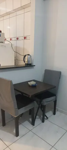 Conjunto mesa e cadeiras