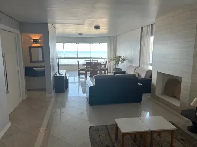 Excelente apto frente mar mobiliado com 3 suítes em Balneário Camboriú.