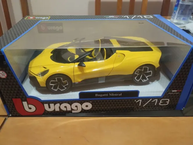Miniatura Bugatti Mistral Amarelo 1:18 Bburago